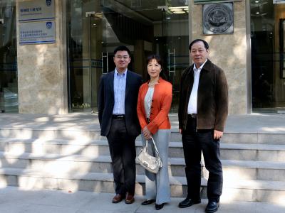 公司党委书记杨贤金与叶金花教授合影